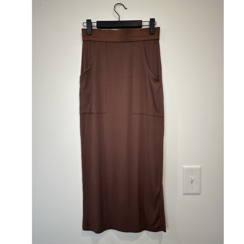 Theo and Spence Elegant Brown Maxi Skirt with 12 in slit in back front pockets